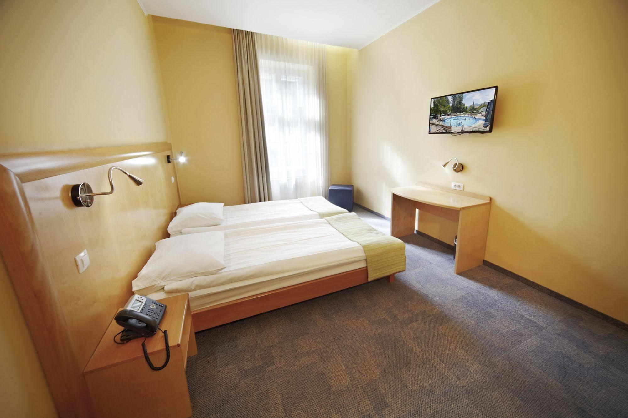 Depadansa Hotel Park - Terme Добрна Экстерьер фото